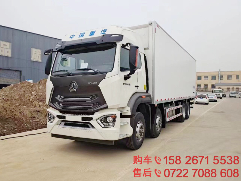 重汽豪瀚前四后八冷藏车